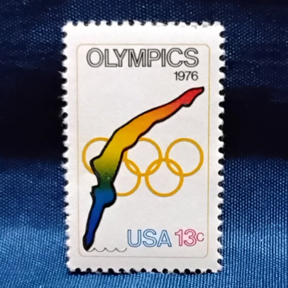Uncirculated USA 1976 Olympics: Skiing 13 Cent Stamp!!